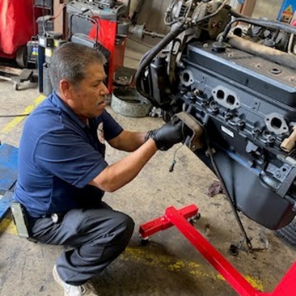 veragara automotive oceanside auto repair worker engine